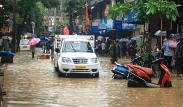 बारिश से मुंबई बेहाल महाराष्ट्र में अवकाश घोषित