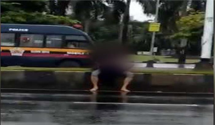 मुंबई : भीड़भाड़ वाले इलाके में प्यार का इजहार