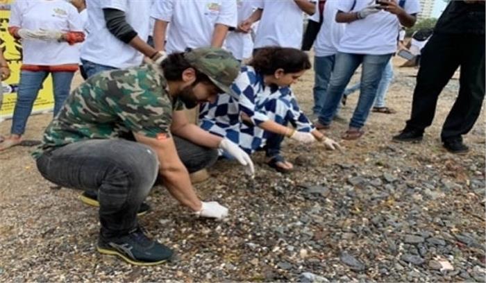 गणपति विसर्जन के बाद सफाई अभियान में शामिल हुए जैकी भगनानी