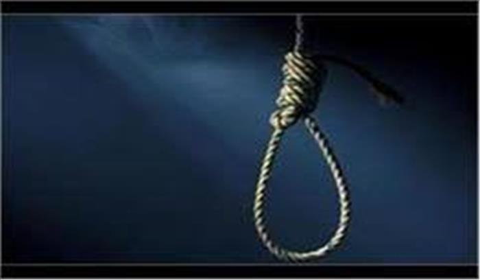 कर्नाटक : बागी विधायकों ने वरिष्ठ नेता शिवकुमार के सामने लगाए गो बैक के नारे