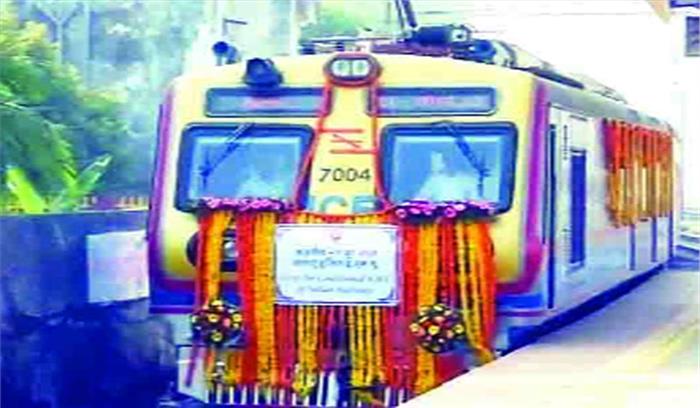 मुंबई को देश की पहली एसी लोकल ट्रेन का तोहफा 