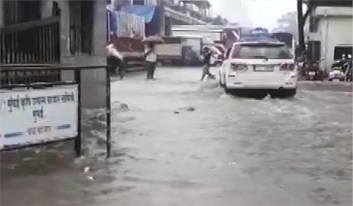 मुंबई में मानसून की पहली बारिश में 4 लोगों की मौत