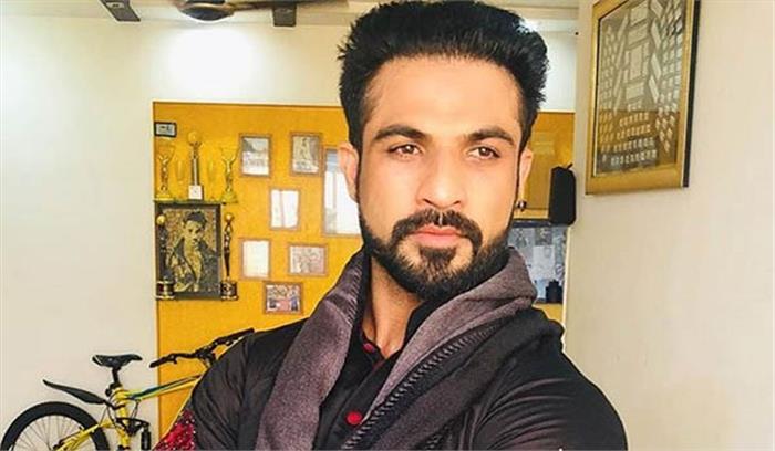 कलाकारों को लगातार खुद को गढ़ने की जरूरत : नाजिम