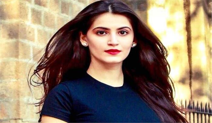 शिवालिका ऑबेरॉय ने डेब्यू से पहले साइन की दूसरी फिल्म