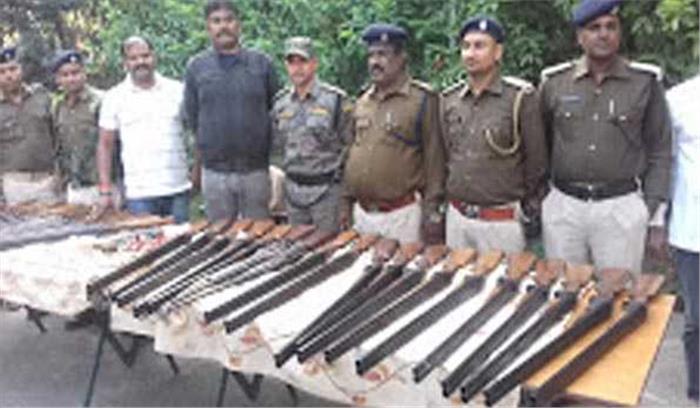 मुंगेर से हथियारों का जखीरा बरामद, 4 गिरफ्तार