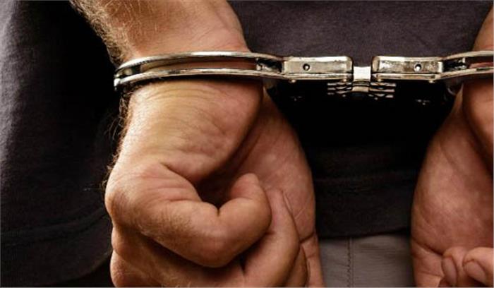 तीन अपराधी हथियार के साथ गिरफ्तार