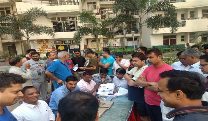 नगर निगम ने वसूला कैम्प लगा के टैक्स 