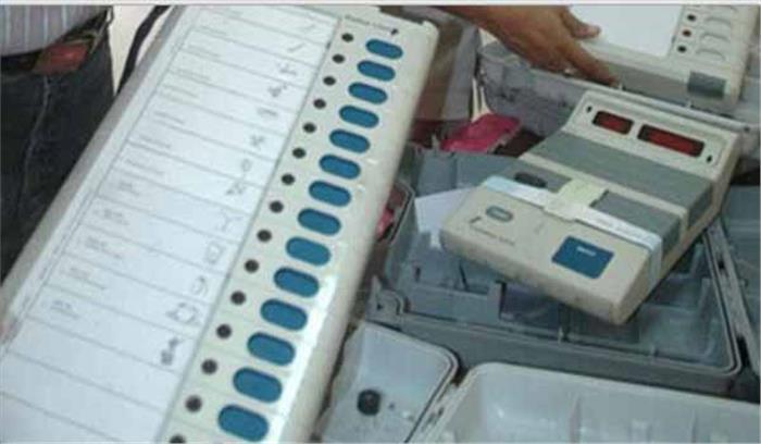 कई केंद्रों पर ईवीएम के खराब होने से मतदाता निराश कई केंद्रों पर ईवीएम के खराब होने से मतदाता निराश