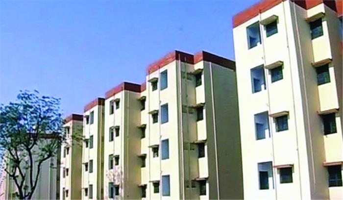 अफसरों, जनप्रतिनिधियों ने बेच दिया गरीबों का आवास