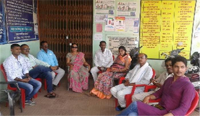 पालिका में अधिकारी नदारद पार्षदों ने जड़ा ताला