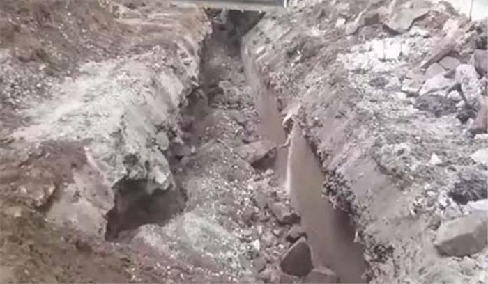 लगातार चल रहा है अवैध निर्माण पर जीडीए का बुलडोजर लगातार चल रहा है अवैध निर्माण पर जीडीए का बुलडोजर