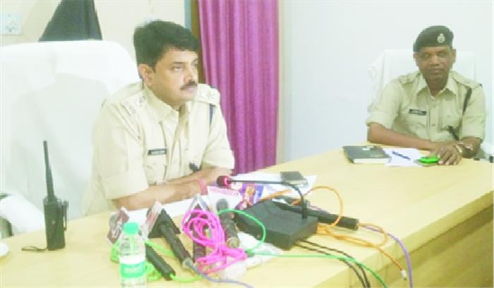 सहयोगी की हत्या में शामिल दो नक्सली गिरफ्तार सहयोगी की हत्या में शामिल दो नक्सली गिरफ्तार