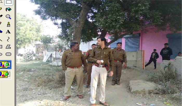 युवक की हत्या के बाद गांव में स्थिति तनावपूर्ण, पुलिस तैनात