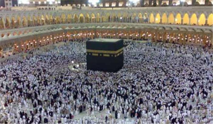 आजादी के बाद पहली बार हज यात्रा पर जा रही मुस्लिम महिलाएं