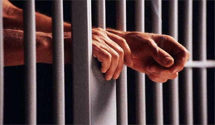 उप्र : बेटी से दुष्कर्म के दोषी पिता को 20 साल की जेल