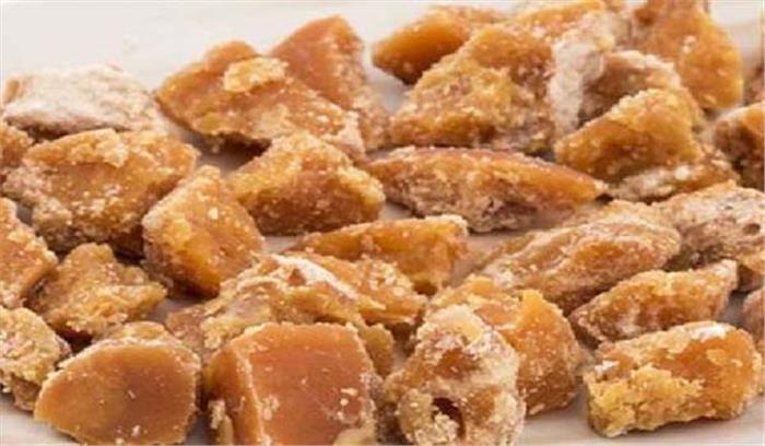 उत्तर प्रदेश : मुजफ्फरनगर में सरकारी बैठकों में परोसा गुड़ 