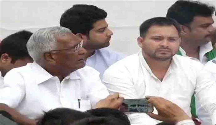 मुजफ्फरपुर बालिका गृह कांड: जंतर-मंतर पर तेजस्वी यादव का धरना