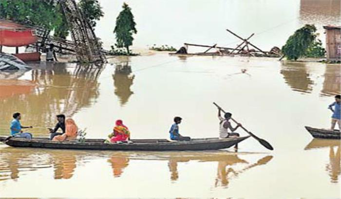 बिहार : मीनापुर में स्कूल डूबा, सड़क पर लग रही क्लास बिहार : मीनापुर में स्कूल डूबा, सड़क पर लग रही क्लास