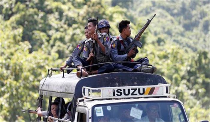 रोहिंग्या विद्रोहियों ने किया म्यांमार सेना के ट्रक पर हमला, पांच घायल रोहिंग्या विद्रोहियों ने किया म्यांमार सेना के ट्रक पर हमला, पांच घायल