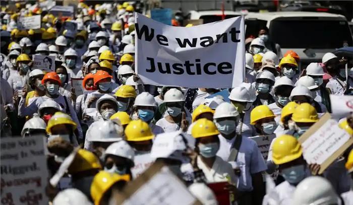 म्यांमार: जारी विरोध प्रदर्शनों के बीच सैन्य नेतृत्व वाली सरकार ने रिहा किए कैदी