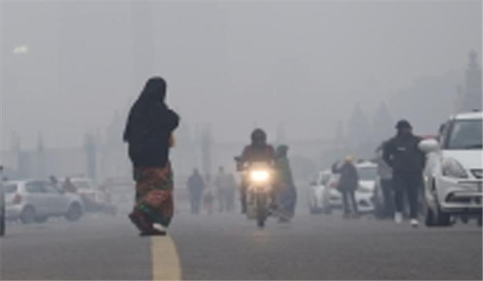 दिल्ली में कोहरा, एक्यूआई खराब स्तर पर