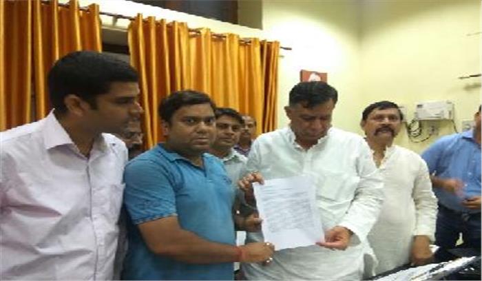 औद्योगिक विकास मंंत्री से मिले आम्रपाली के निवेशकों ने सुनाया दुखड़ा