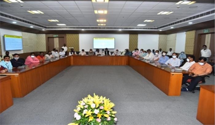 एनसीएसके अध्यक्ष ने पालिका परिषद अध्यक्ष एवं सफाई कर्मचारी यूनियनों के साथ की बैठक