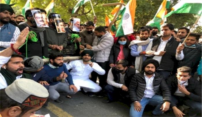 एनएसयूआई ने आंदोलनरत किसानों के साथ एकजुटता दिखाते हुए निकाली तिरंगा यात्रा