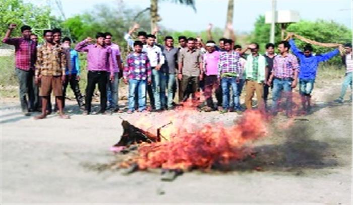 पूर्व जीएम एनटीपीसी का जलाया पुतला