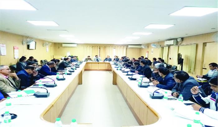 भूमाफियाओं पर सख्त कदम उठाएं : प्रमुख सचिव