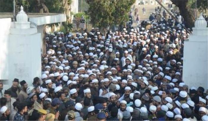 लखनऊ में नागरिकता संशोधन कानून को लेकर नदवा कॉलेज में छात्रों ने किया प्रदर्शन