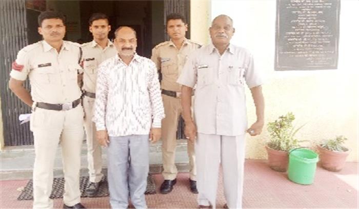 नौकरी लगाने के नाम पर ठगी वाला गिरफ्तार नौकरी लगाने के नाम पर ठगी वाला गिरफ्तार