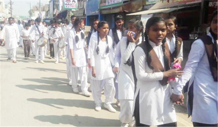 निवेदिता के झांकी के साथ शोभा यात्रा निकाली गई