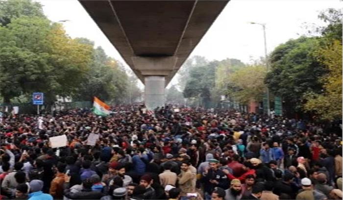 जामिया के आसपास के इलाकों में झड़प, हिंसा