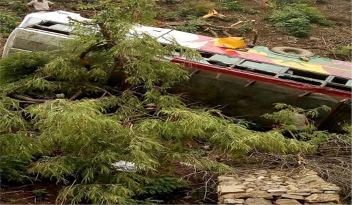 उत्तराखंड: बस खाई में पलटी, दुर्घटना में 18 यात्री घायल