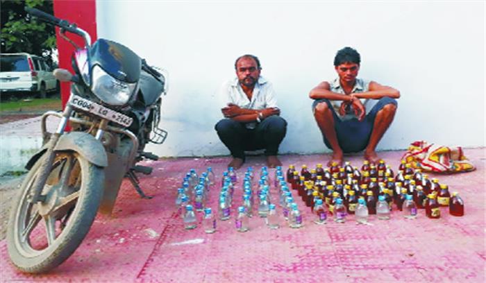 शराब के साथ दो गिरफ्तार शराब के साथ दो गिरफ्तार