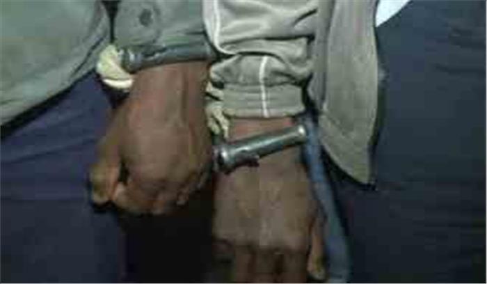 बंगाल में 17 किलोग्राम तेजाब जब्त, 2 लोग गिरफ्तार