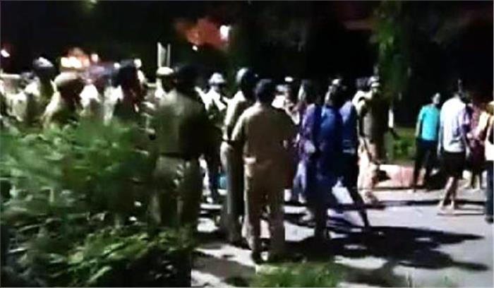 बीएचयू में छात्राओं पर लाठीचार्ज की देश भर में निंदा, कटघरे में मोदी- योगी सरकार