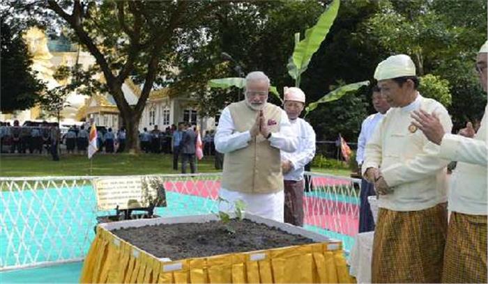 मोदी ने बहादुर शाह जफर के मकबरे पर श्रद्धांजलि अर्पित की