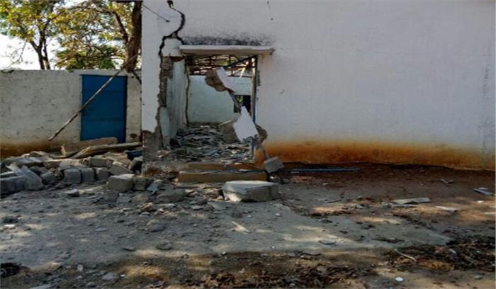 छत्तीसगढ़: पीएम के दौरे से पहले नक्सलियों ने सीआरपीएफ शिविर पर किया हमला