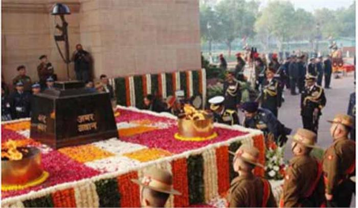 पीएम मोदी ने विजय दिवस पर सैनिकों को नमन किया