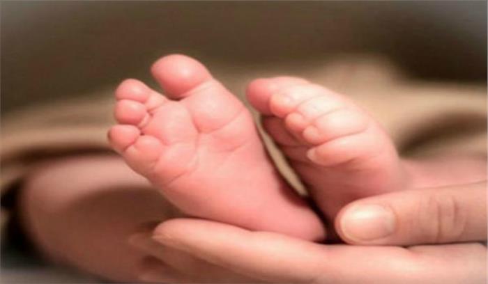 बेटी पैदा होने पर ससुराल वालों ने महिला को घर से निकाला