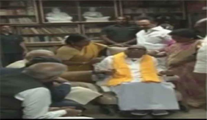 पीएम मोदी ने करुणानिधि से स्वास्थ्य के बारे में पूछा