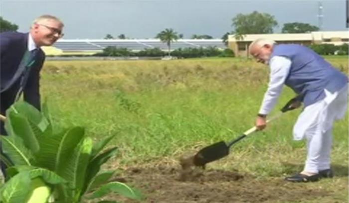 पीएम मोदी ने मनीला में अंतरराष्ट्रीय चावल शोध संस्थान का अवलोकन किया