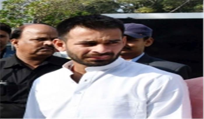 बिहार : मोदी की अपील को मिला राजद का साथ, तेजप्रताप, राबड़ी ने जलाए लालटेन बिहार : मोदी की अपील को मिला राजद का साथ, तेजप्रताप, राबड़ी ने जलाए लालटेन