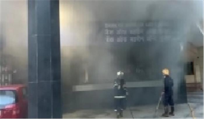 मुंबई में बीबीके बैंक के आईटी सर्वर रूम में लगी आग, स्थिति नियंत्रण में मुंबई में बीबीके बैंक के आईटी सर्वर रूम में लगी आग, स्थिति नियंत्रण में