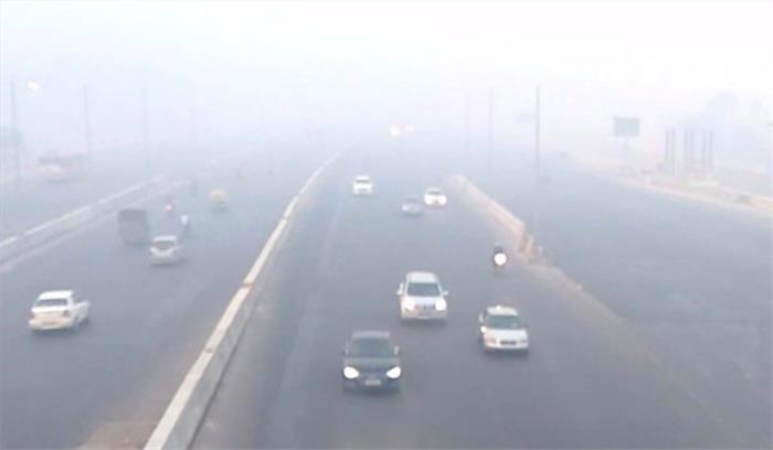 दिल्ली में प्रदूषण खतरनाक स्तर पर पहुंचा