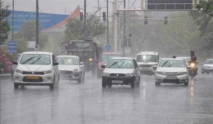 दिल्ली-एनसीआर में मानसून की पहली बारिश दिल्ली-एनसीआर में मानसून की पहली बारिश