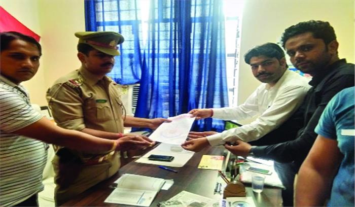 फटा राष्ट्रीय ध्वज फहराने पर कॉलेज के खिलाफ मुकदमा दर्ज