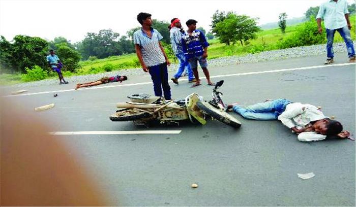 बाइक सवार ने कार को ठोंका